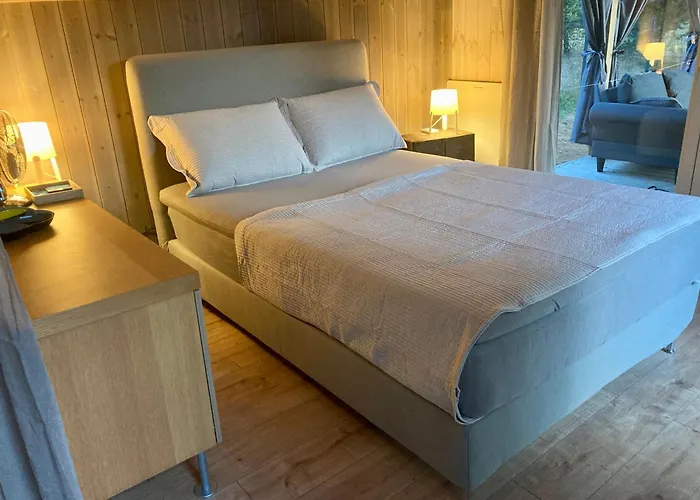 Przystanek Warmia- Caloroczny, Duza Lesna Dzialka Holiday home *